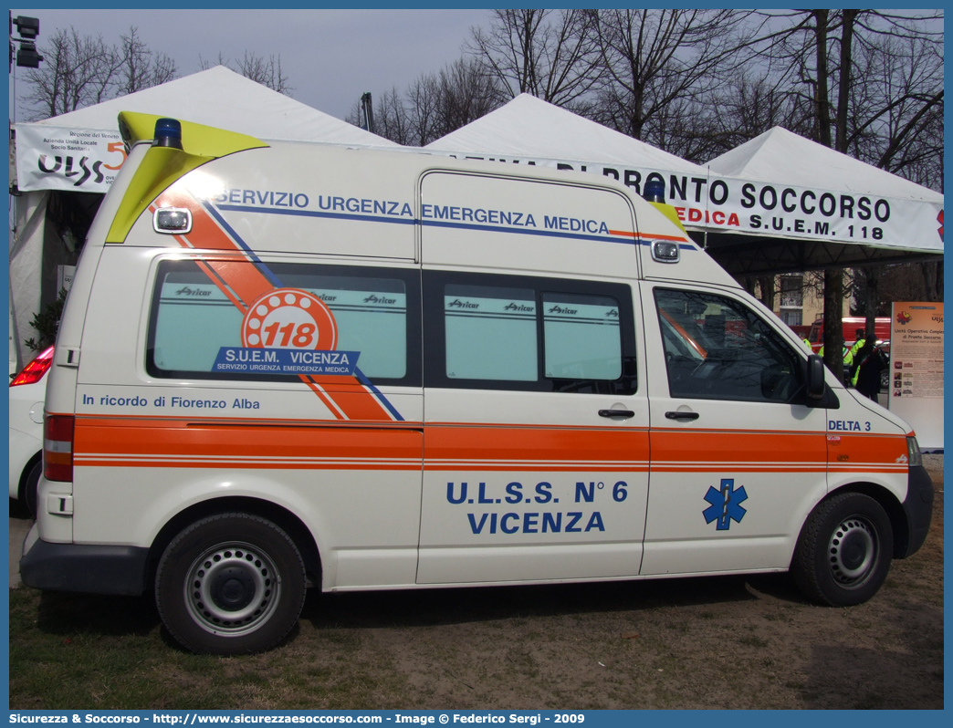 DELTA 3
SUEM 118 Vicenza
Azienda ULSS 8 - Berica
Volkswagen Transporter T5
Allestitore Aricar S.p.A.
Parole chiave: 118;SUEM;S.U.E.M.;Vicenza;Ambulanza;Volkswagen;Transporter;T5;Aricar