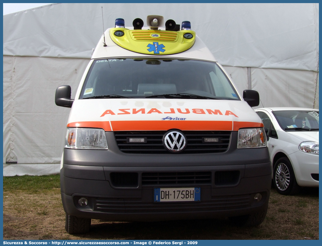 DELTA 3
SUEM 118 Vicenza
Azienda ULSS 8 - Berica
Volkswagen Transporter T5
Allestitore Aricar S.p.A.
Parole chiave: 118;SUEM;S.U.E.M.;Vicenza;Ambulanza;Volkswagen;Transporter;T5;Aricar