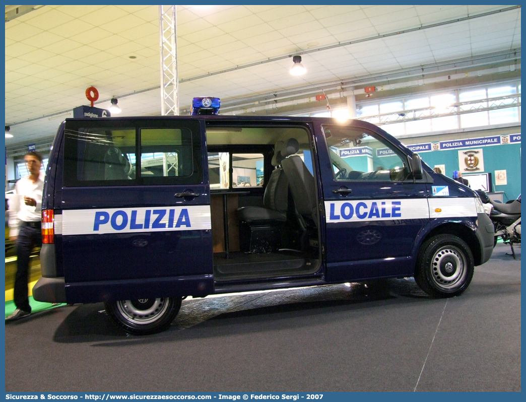 -
Polizia Locale
Comune di Padova
Volkswagen Transporter T5
Parole chiave: PL;PM;P.L.;P.M.;Polizia;Locale;Municipale;Padova;Volkswagen;Transporter;T5