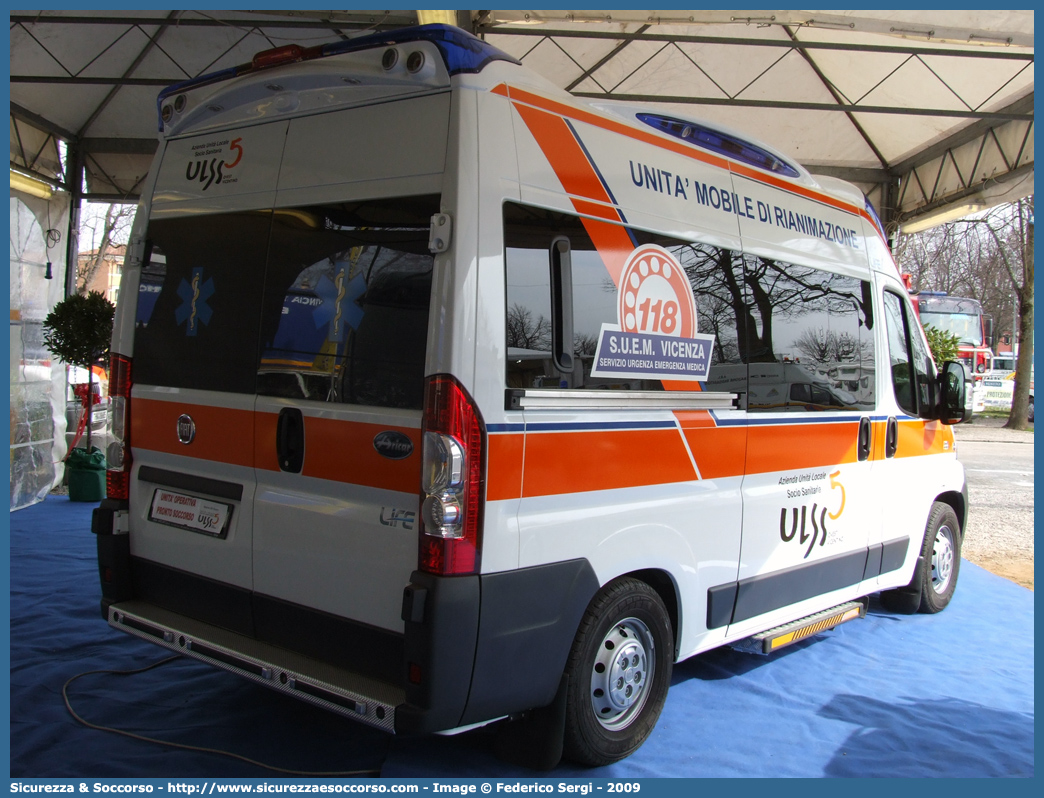 -
SUEM 118 Vicenza
Azienda ULSS 8 - Berica
Fiat Ducato III serie
Allestitore Aricar S.p.A.
Parole chiave: 118;SUEM;S.U.E.M.;Ovest;Vicentino;Vicenza;Ambulanza;Fiat;Ducato;Aricar