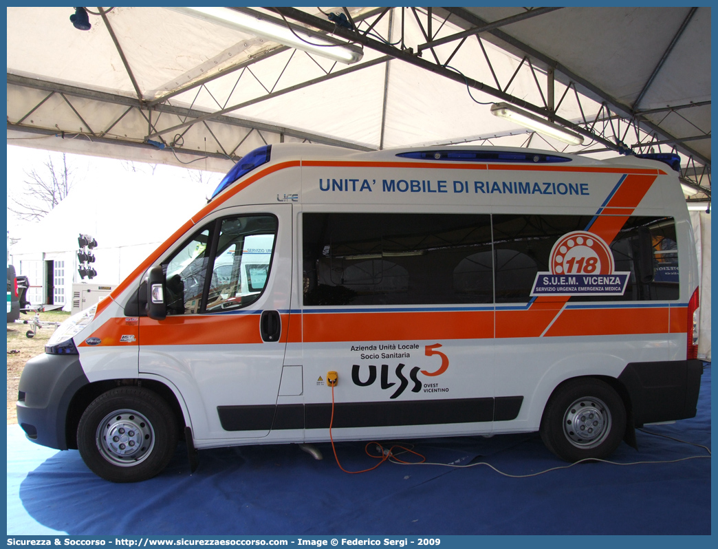 -
SUEM 118 Vicenza
Azienda ULSS 8 - Berica
Fiat Ducato III serie
Allestitore Aricar S.p.A.
Parole chiave: 118;SUEM;S.U.E.M.;Ovest;Vicentino;Vicenza;Ambulanza;Fiat;Ducato;Aricar