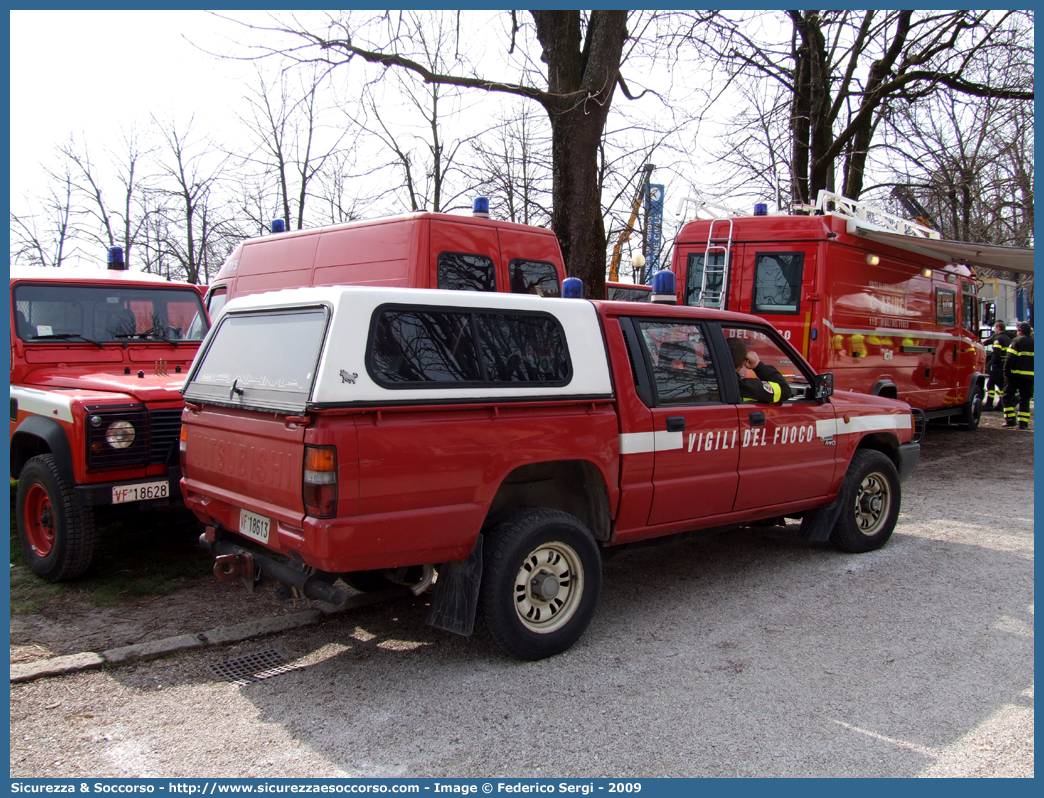 VF 18613
Corpo Nazionale Vigili del Fuoco
Mitsubishi L200 II serie
Parole chiave: VVF;V.V.F.;Corpo;Nazionale;Vigili;del;Fuoco;Vigili;Mitsubishi;L200