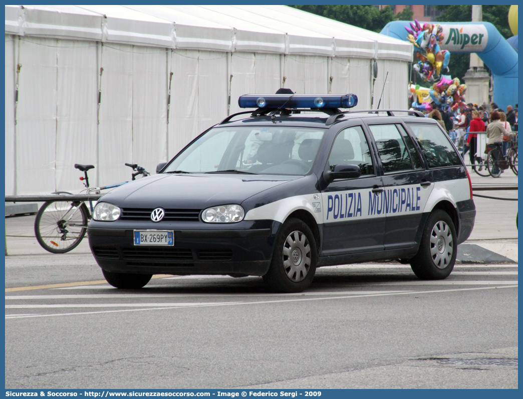 -
Polizia Municipale
Comune di Padova
Volkswagen Golf Variant III serie
Parole chiave: Polizia;Locale;Municipale;Padova;Volkswagen;Golf;Variant