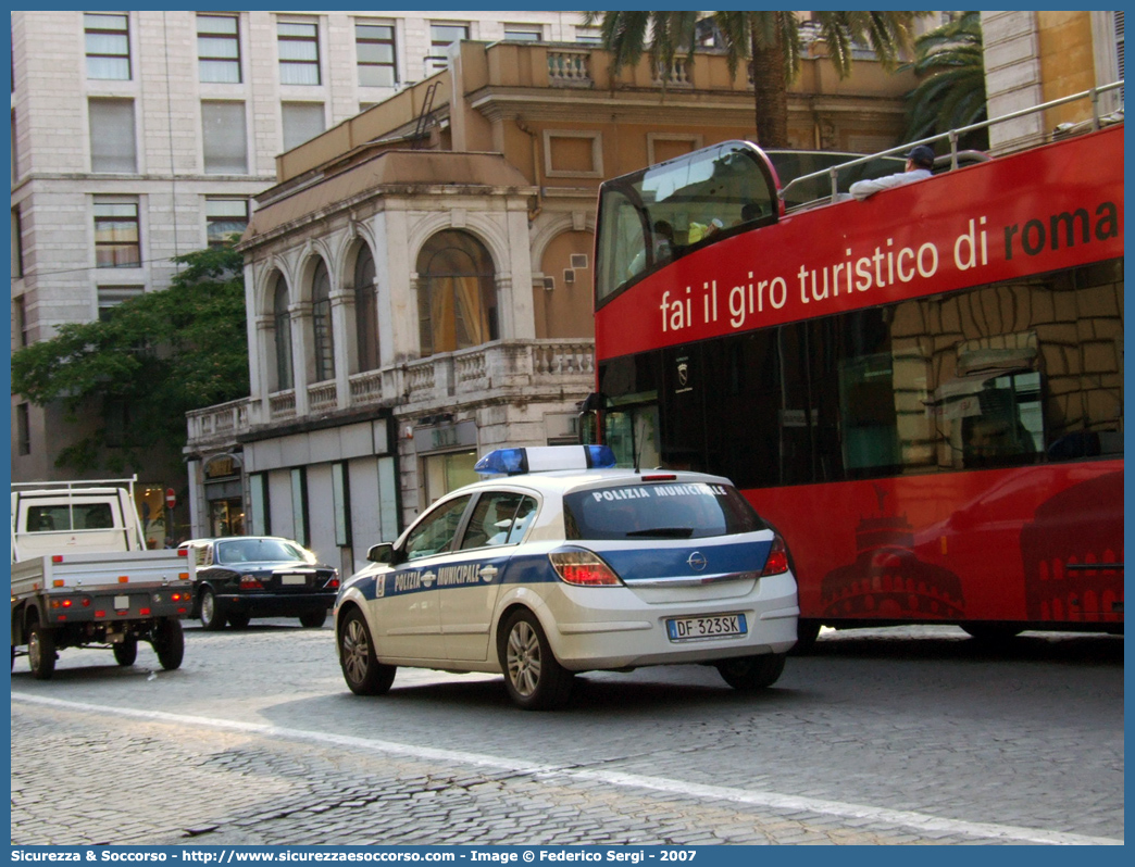 -
Polizia Municipale
Comune di Castel Sant'Angelo
Opel Astra III serie
Parole chiave: Polizia;Locale;Municipale;Castel Sant'Angelo;Opel;Astra