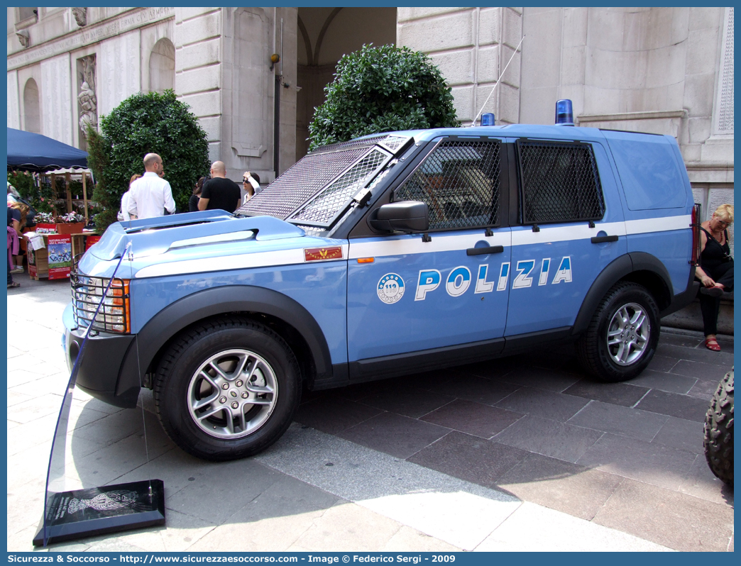 Polizia F9475
Polizia di Stato
Reparto Mobile
Land Rover Discovery 3
Allestitore Carrozzeria Marazzi S.p.A.
Parole chiave: F9475;PS;P.S.;Polizia di Stato;Reparto;Mobile;Ordine;Pubblico;Land Rover;Discovery;3;Marazzi