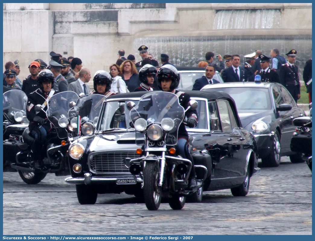 Roma 454307
Presidenza della Repubblica
Lancia Flaminia Cabriolet Landaulet
"Belvedere"
Parole chiave: Presidenza;Repubblica;Lancia;Flaminia;Cabriolet;Landaulet;454307;Belvedere