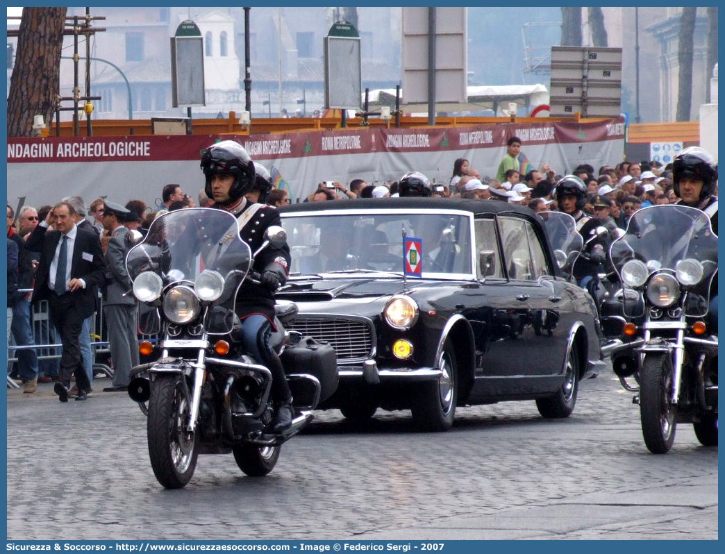 Roma 454307
Presidenza della Repubblica
Lancia Flaminia Cabriolet Landaulet
"Belvedere"
Parole chiave: Presidenza;Repubblica;Lancia;Flaminia;Cabriolet;Landaulet;454307;Belvedere