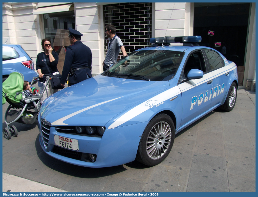 Polizia F6174
Polizia di Stato 
Squadra Volante
Alfa Romeo 159
Parole chiave: PS;P.S.;Polizia;di;Stato;Pubblica;Sicurezza;Squadra;Volante;Alfa;Romeo;159