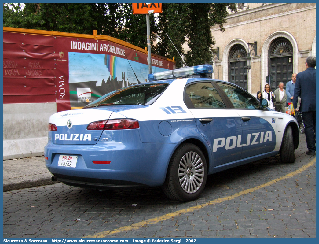 Polizia F3762
Polizia di Stato 
Squadra Volante
Alfa Romeo 159
Livrea Sperimentale
Parole chiave: PS;P.S.;Polizia;di;Stato;Pubblica;Sicurezza;Squadra;Volante;Alfa;Romeo;159