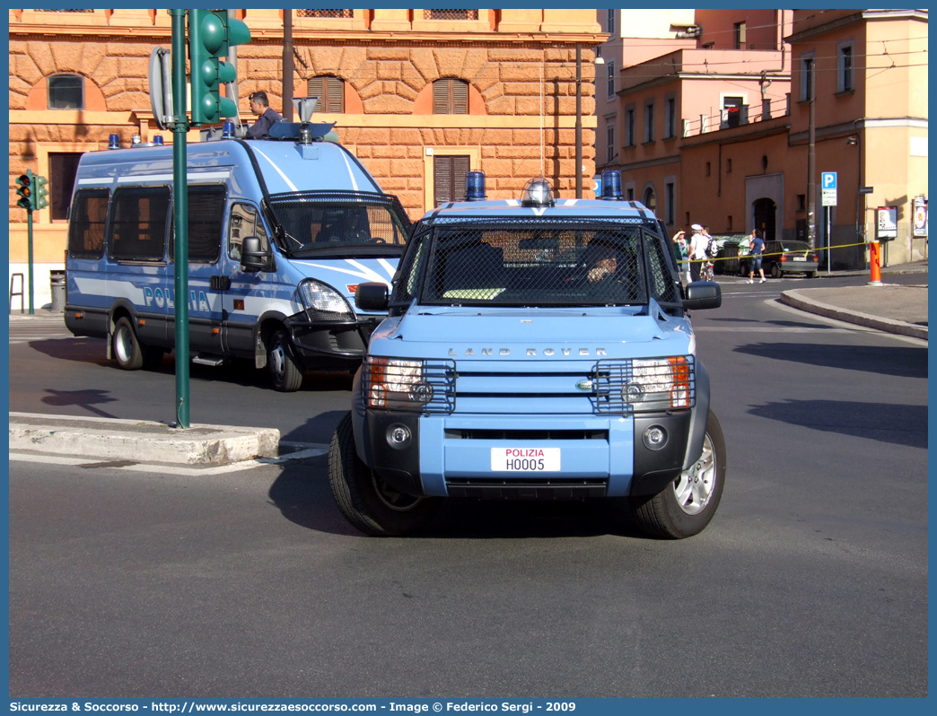 Polizia H0005
Polizia di Stato
Reparto Mobile
Land Rover Discovery 3
Allestitore Carrozzeria Marazzi S.p.A.
Parole chiave: H0005;PS;P.S.;Polizia di Stato;Reparto;Mobile;Ordine;Pubblico;Land Rover;Discovery;3;Marazzi