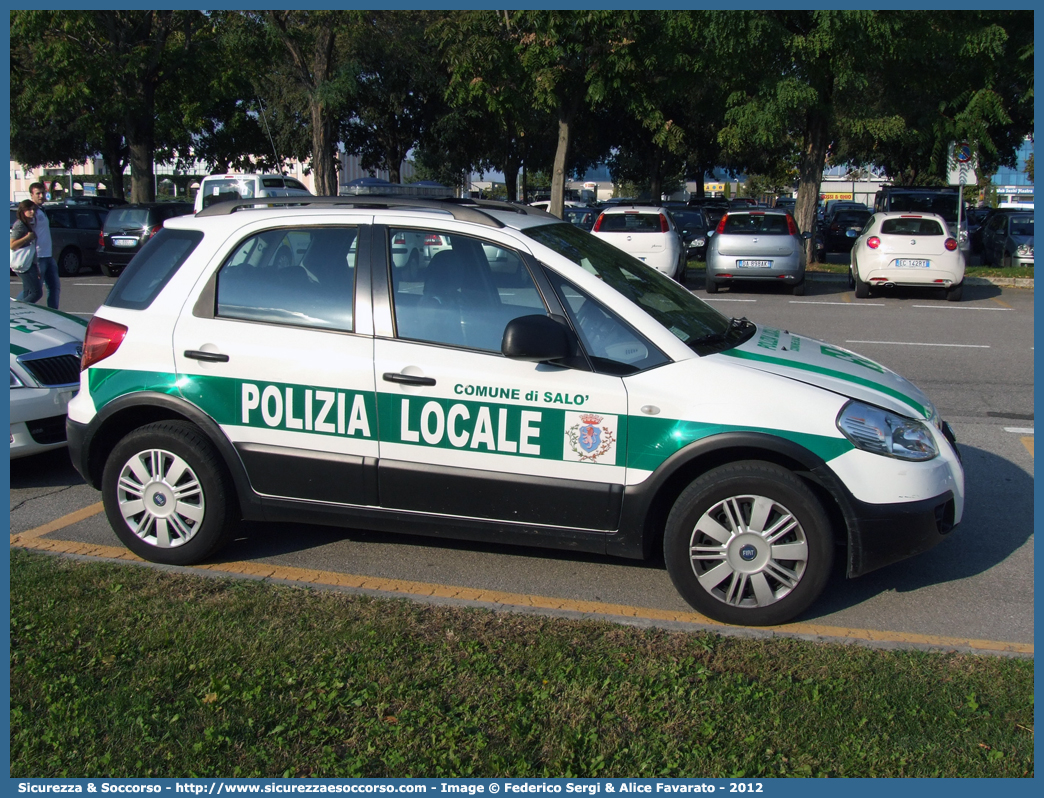 -
Polizia Locale
Comune di Salò
Fiat Sedici I serie
Parole chiave: PL;P.L.;PM;P.M.;Polizia;Locale;Municipale;Salò;Fiat;Sedici