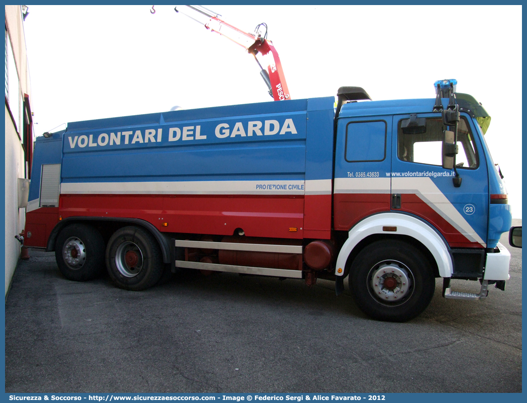 23
Volontari del Garda
Mercedes Benz 3538
Parole chiave: Volontari;Garda;Protezione;Civile;Mercedes Benz;3538