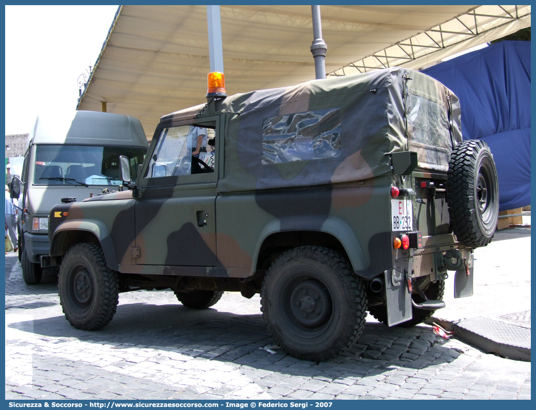 EI BB235
Esercito Italiano
Land Rover Defender 90
Parole chiave: EI;E.I.;Esercito;Italiano;Mezzi da Cantiere;Trasporto Materiali;Supporto Logistico;Land Rover;Defender 90;BB235