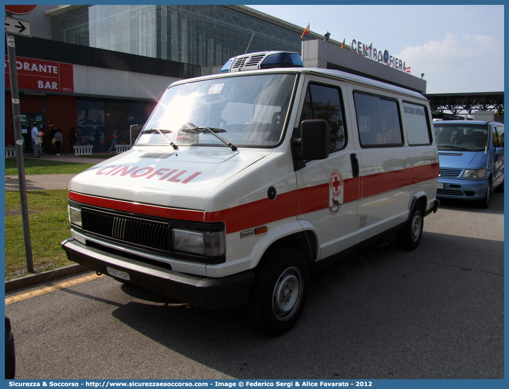 CRI A557
Croce Rossa Italiana
Piacenza
Fiat Ducato I serie restyling
Cinofili
Parole chiave: CRI;C.R.I.;Croce Rossa Italiana;Cinofili;Unità;Cinofila;Cinofile;Soccorsi;Speciali;Fiat;Ducato;A557