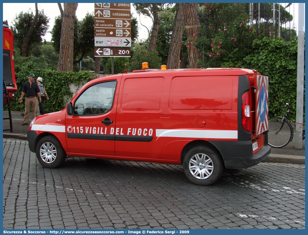 VF 23061
Corpo Nazionale Vigili del Fuoco
Fiat Doblò Cargo I serie restyling

Parole chiave: VF;V.F.;VVF;V.V.F.;Corpo;Nazionale;Vigili;del;Fuoco;Fiat;Doblò