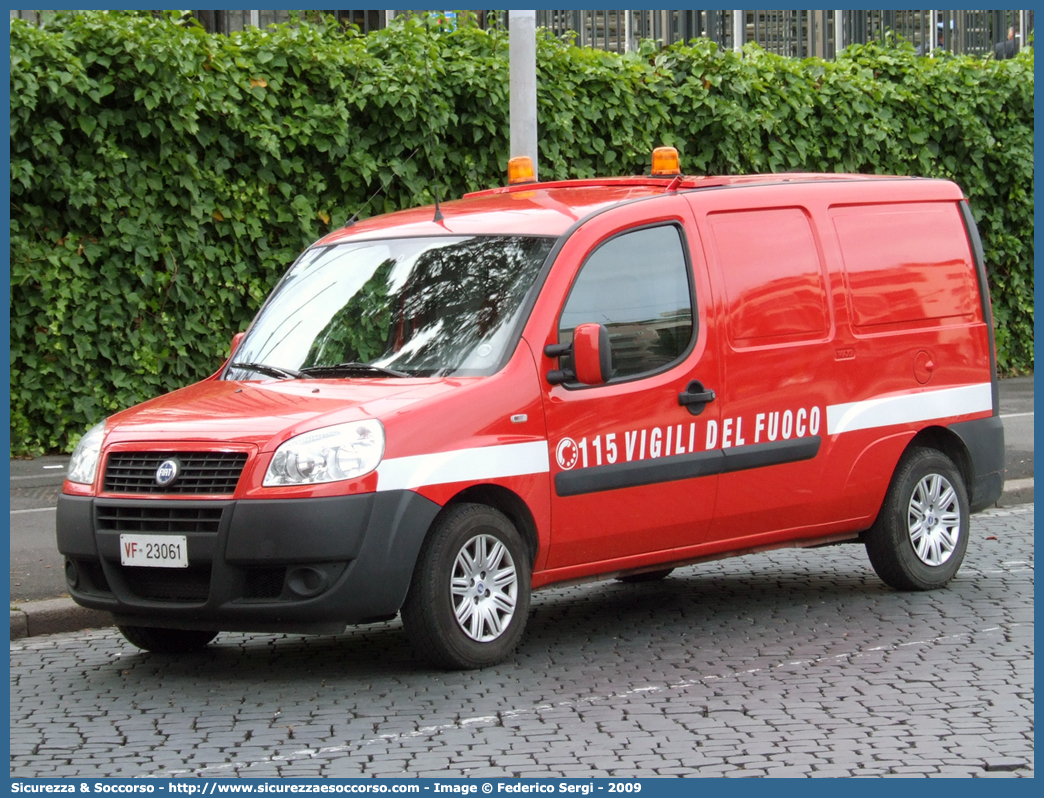 VF 23061
Corpo Nazionale Vigili del Fuoco
Fiat Doblò Cargo I serie restyling
Parole chiave: VF;V.F.;VVF;V.V.F.;Corpo;Nazionale;Vigili;del;Fuoco;Fiat;Doblò