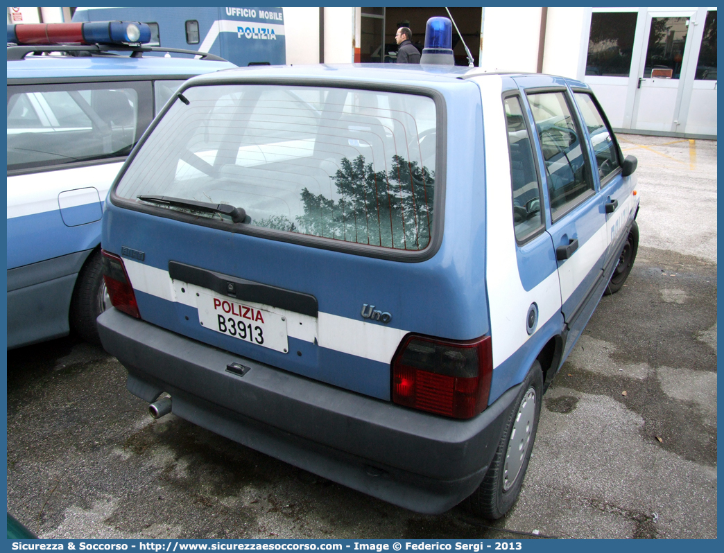 Polizia B3913
Polizia di Stato
Fiat Uno II serie
Parole chiave: Polizia di Stato;Polizia;PS;Fiat;Fiat;Uno;B3913