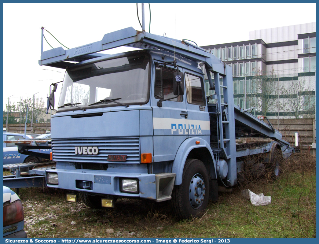 Polizia 69936
Polizia di Stato
Iveco 180-26
Allestitore Farid Industrie S.p.A.
Parole chiave: PS;P.S.;Polizia;di;Stato;Iveco;180-26;Bisarca;Farid