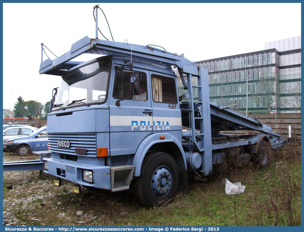 Polizia 69936
Polizia di Stato
Iveco 180-26
Allestitore Farid Industrie S.p.A.
Parole chiave: PS;P.S.;Polizia;di;Stato;Iveco;180-26;Bisarca;Farid