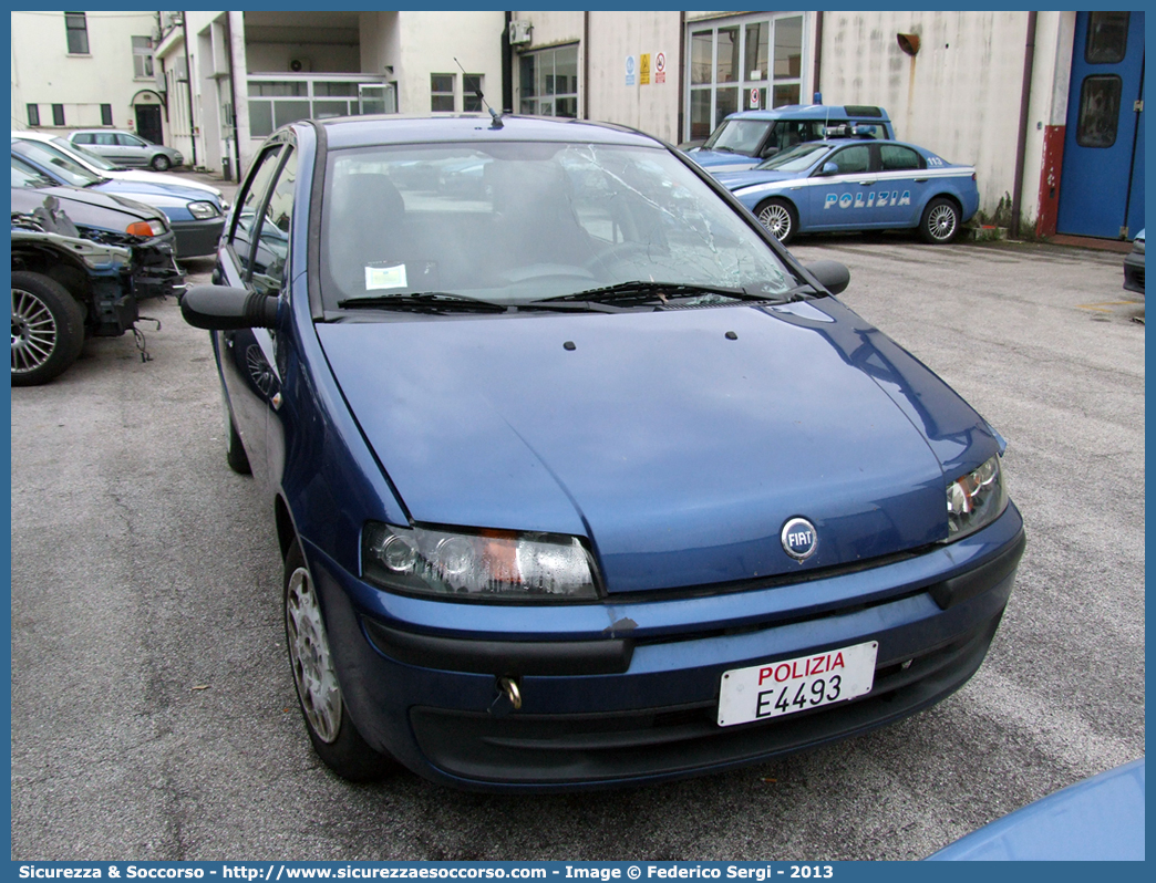 Polizia E4493
Polizia di Stato
Fiat Punto II serie
Parole chiave: Polizia di Stato;Polizia;PS;Fiat;Punto;E4493