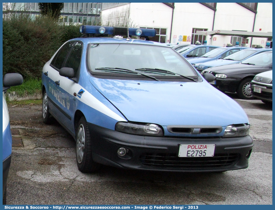 Polizia E2795
Polizia di Stato
Squadra Volante
Fiat Marea
Parole chiave: Polizia di Stato;Polizia;PS;Fiat;Marea;Squadra;Volante;Volanti;E2795