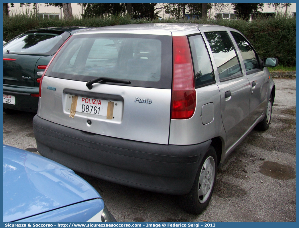 Polizia D8761
Polizia di Stato
Fiat Punto I serie
Parole chiave: PS;P.S.;Polizia;di;Stato;Pubblica;Sicurezza;Fiat;Punto