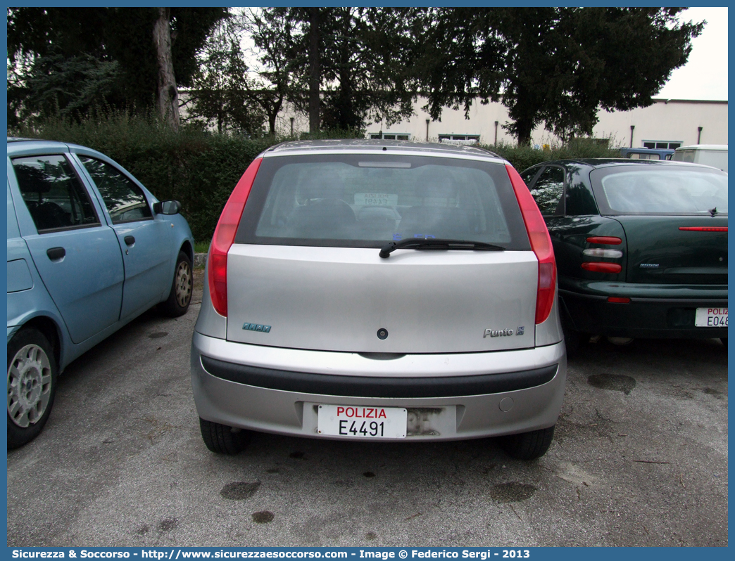 Polizia E4491
Polizia di Stato
Fiat Punto II serie
Parole chiave: Polizia di Stato;Polizia;PS;Fiat;Punto;E4491