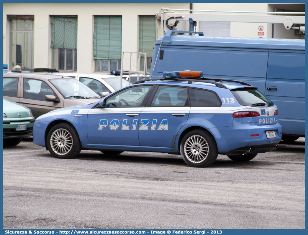 Polizia H0666
Polizia di Stato
Polizia Stradale
Alfa Romeo 159 Sportwagon
Parole chiave: Polizia di Stato;Polizia;PS;Polizia Stradale;Alfa Romeo;159 Sportwagon;H0666