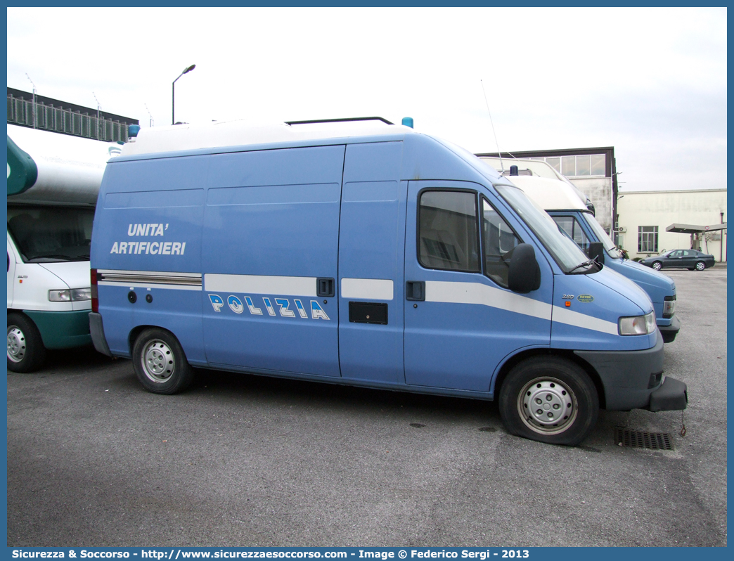 Polizia D7766
Polizia di Stato
Artificieri Antisabotaggio
Fiat Ducato II serie
Parole chiave: D7766;PS;P.S.;Polizia;Stato;Polizia di Stato;Artificieri;Antisabotaggio;Fiat;Ducato