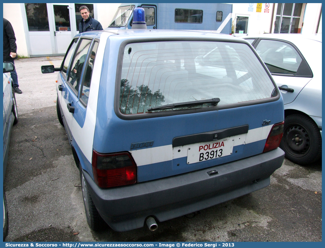 Polizia B3913
Polizia di Stato
Fiat Uno II serie
Parole chiave: Polizia di Stato;Polizia;PS;Fiat;Fiat;Uno;B3913