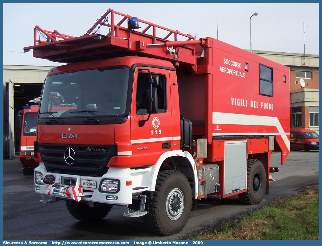 VF 24823
Corpo Nazionale Vigili del Fuoco
Nucleo Aeroportuale
Mercedes Benz Actros 1844 II serie
Parole chiave: VVF;V.V.F.;Corpo;Nazionale;Vigili;del;Fuoco;Mercedes;Benz;Actros;Aeroportuale