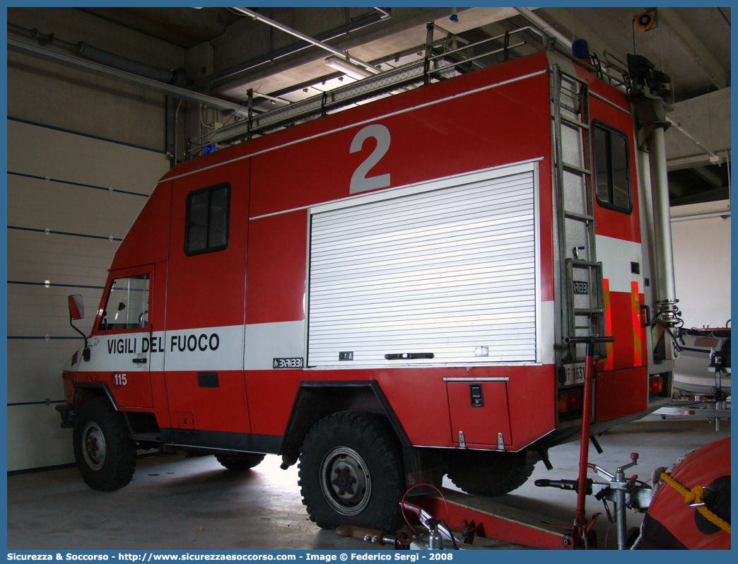 VF 16318
Corpo Nazionale Vigili del Fuoco
Nucleo Aeroportuale
Iveco 40.10WM
Allestitore Baribbi S.p.A.
Parole chiave: Corpo;Nazionale;Vigili del Fuoco;Vigili;Fuoco;Iveco;40.10WM;40.10 WM;VM90;VM 90;Aeroportuale