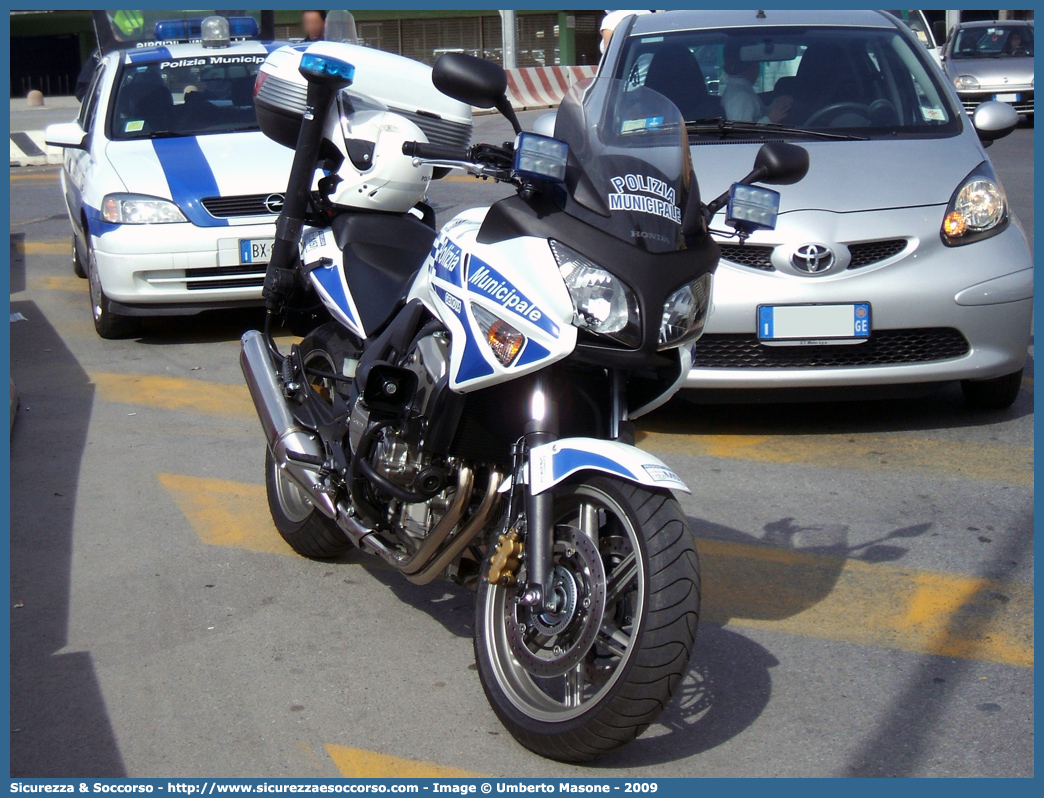 Polizia Locale YA01082
Polizia Municipale
Comune di Genova
Honda CBF600S
Parole chiave: Polizia;Municipale;Locale;Genova;Honda;CBF600S;YA01082