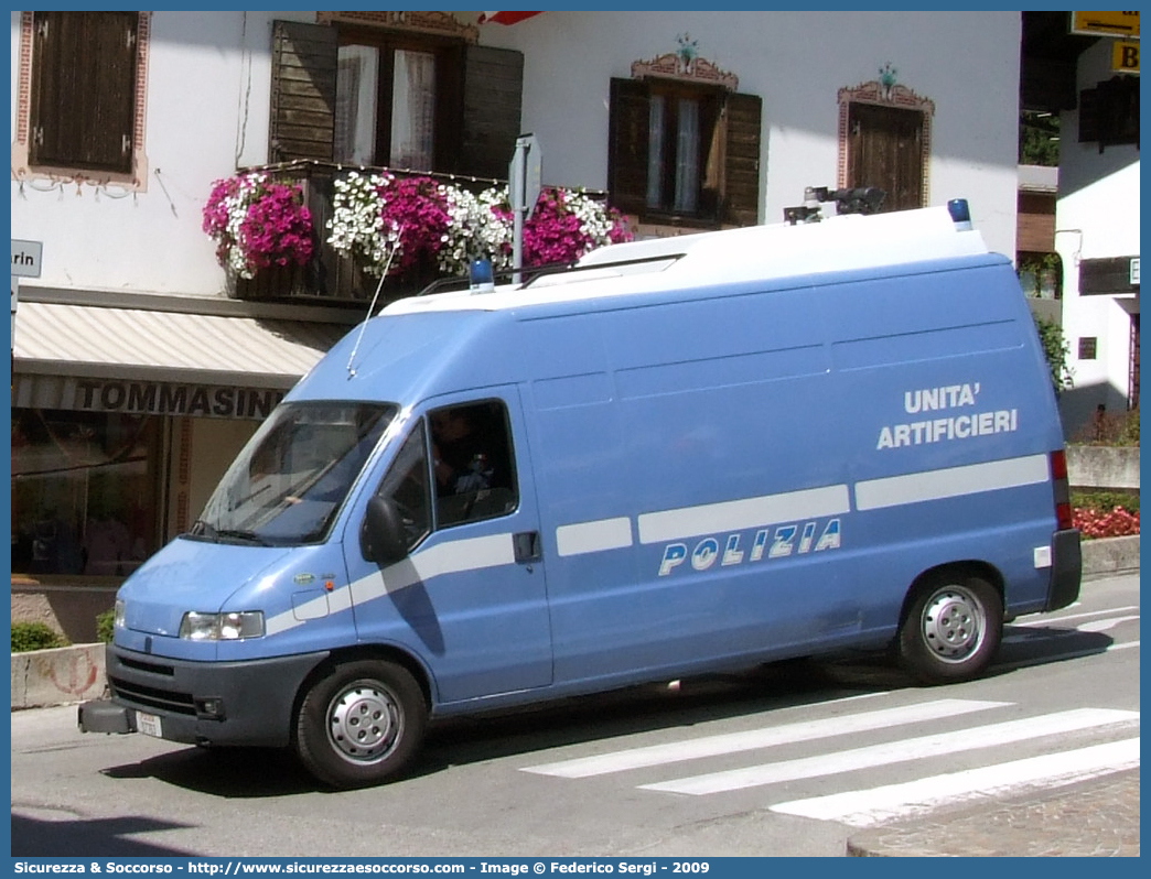 Polizia D7763
Polizia di Stato
Artificieri Antisabotaggio
Fiat Ducato II serie
Parole chiave: D7763;PS;P.S.;Polizia;Stato;Polizia di Stato;Artificieri;Antisabotaggio;Fiat;Ducato