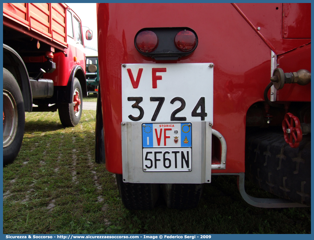 VF 5F6TN
Corpo Vigili del Fuoco Volontari Riva del Garda
Fiat 640N
Allestitore Società Anonima Bergomi
Parole chiave: VF;V.F.;Vigili del Fuoco;Vigili;Fuoco;Volontari;Riva del Garda;Fiat;640N;Bergomi;5F6TN