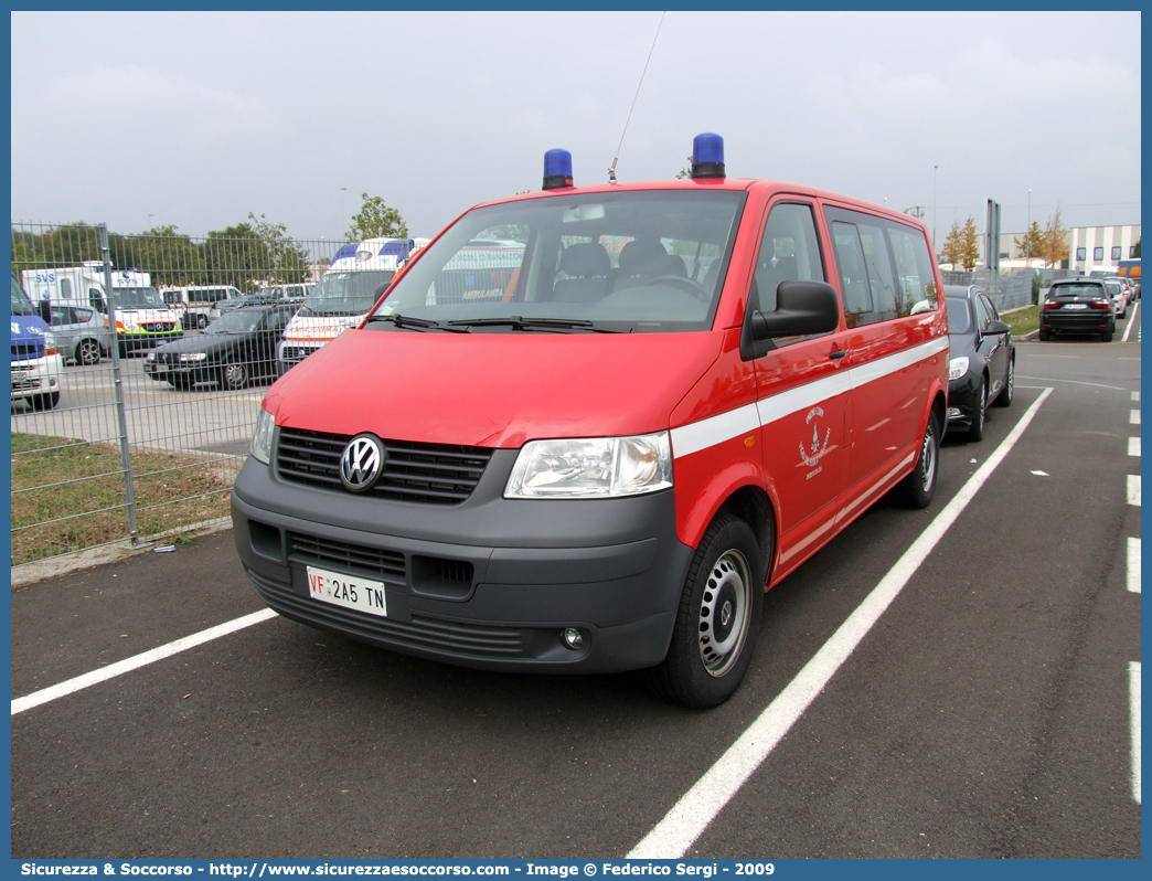 VF 2A5TN
Unione Distrettuale di Cles
Volkswagen Transporter T5
Parole chiave: VF;V.F.;Vigili del Fuoco;Vigili;Fuoco;Unione Distrettuale;Cles;Volkswagen;Transporter T5;2A5TN