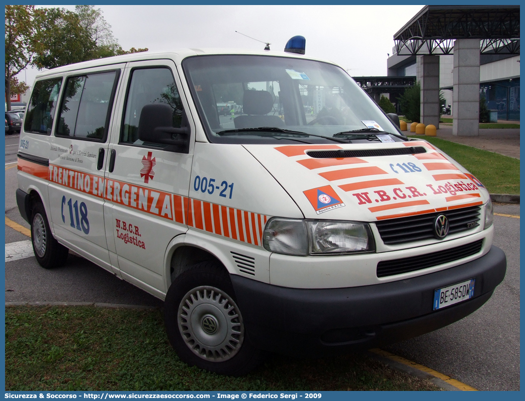 005-21
118 Trentino Emergenza
Volkswagen Transporter T4 restyling
Parole chiave: 118;Trentino;Emergenza;Trento;Volkswagen;Transporter;T4;NBCR;N.B.C.R.