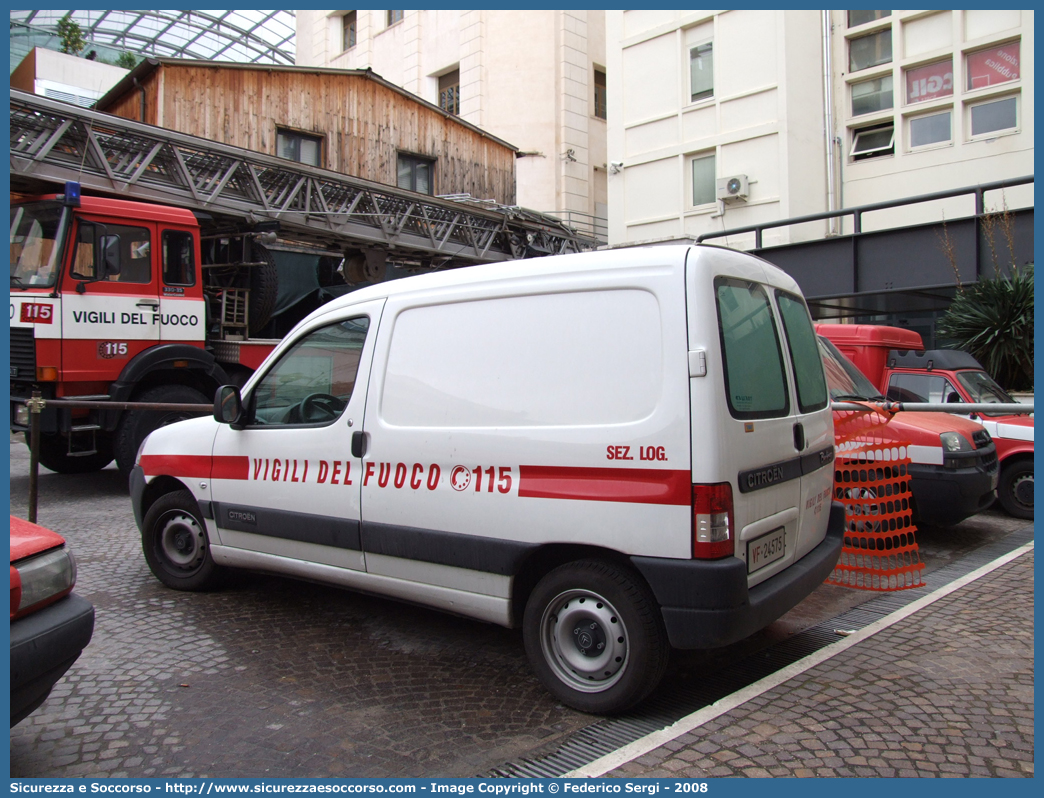 VF 24575
Corpo Nazionale Vigili del Fuoco
Citroen Berlingo Van I serie restyling
Parole chiave: VVF;V.V.F.;Corpo;Nazionale;Vigili;del;Fuoco;Citroen;Berlingo;Van