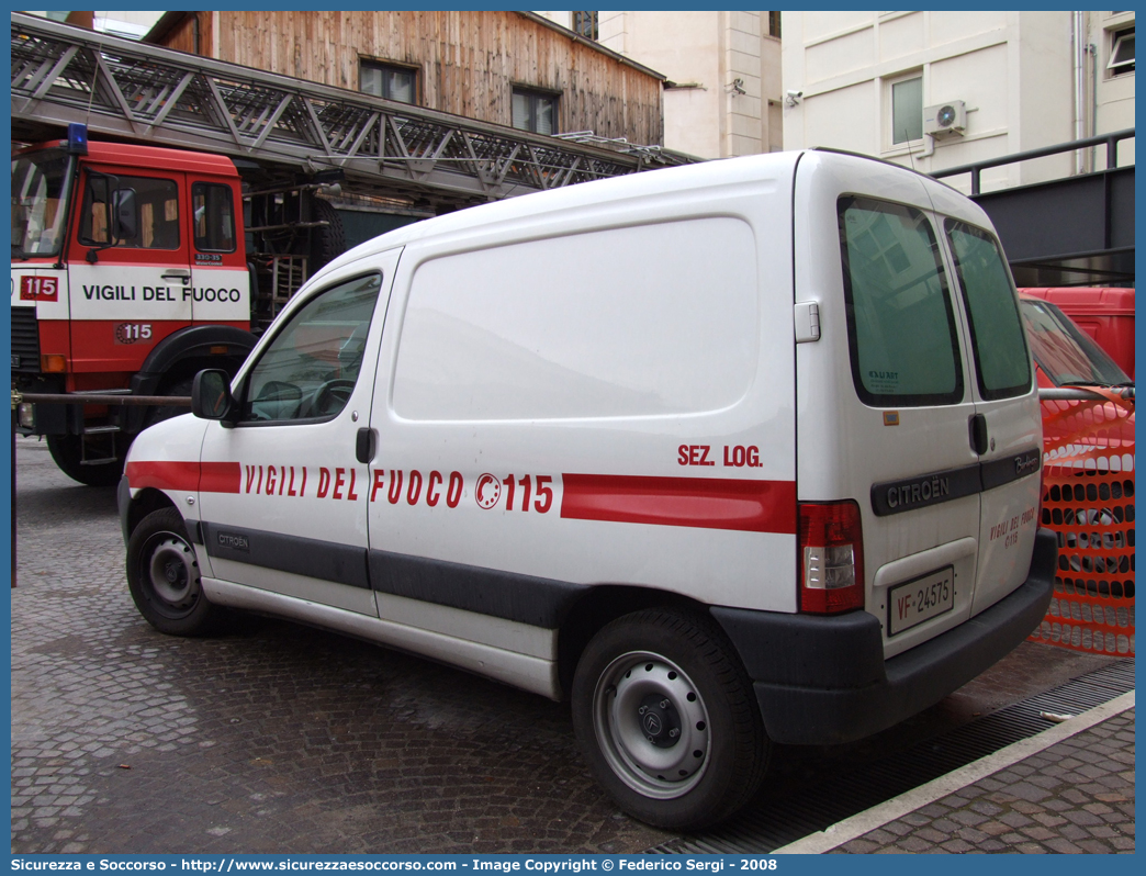 VF 24575
Corpo Nazionale Vigili del Fuoco
Citroen Berlingo Van I serie restyling
Parole chiave: VVF;V.V.F.;Corpo;Nazionale;Vigili;del;Fuoco;Citroen;Berlingo;Van