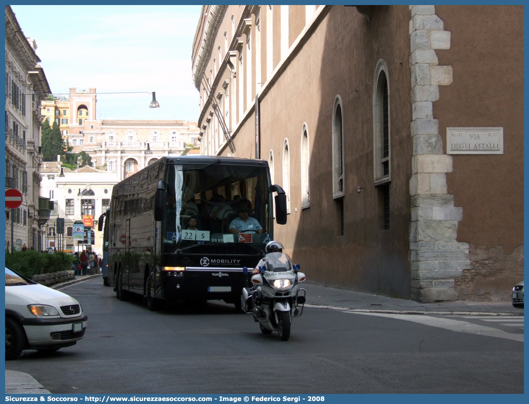 -
Polizia Municipale
Comune di Roma
Bmw R850RT II serie
Parole chiave: PL;P.L.;PM;P.M.;Polizia;Locale;Municipale;Roma;Capitale;Bmw;R850RT