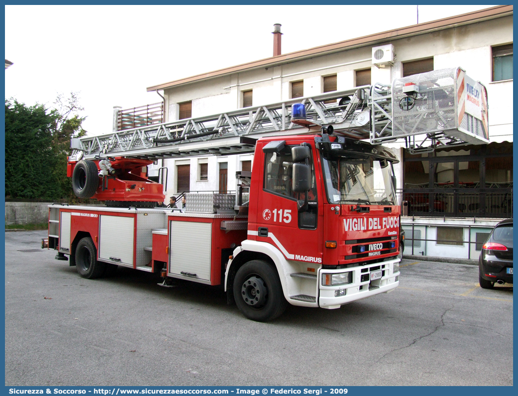 VF 21855
Corpo Nazionale Vigili del Fuoco
Iveco 150E28 EuroFire I serie
Allestitore Magirus
Parole chiave: VVF;V.V.F.;Corpo;Nazionale;Vigili;del;Fuoco;AutoScala;AS;Iveco;150E28;EuroFire;Magirus