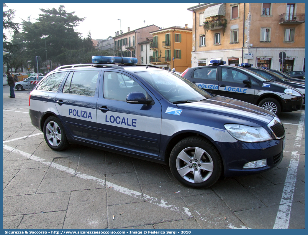 Polizia Locale YA167AB
Polizia Locale
Corpo Intercomunale
Sant'Ambrogio di Valpolicella e Dolcè
Skoda Octavia Wagon III serie
Allestitore Bertazzoni S.r.l.
Parole chiave: Polizia;Locale;Municipale;Sant Ambrogio di Valpolicella;Sant&#039;Ambrogio di Valpolicella;Dolce;Dolcè;Skoda;Octavia;Wagon;Bertazzoni;YA167AB;YA 167 AB