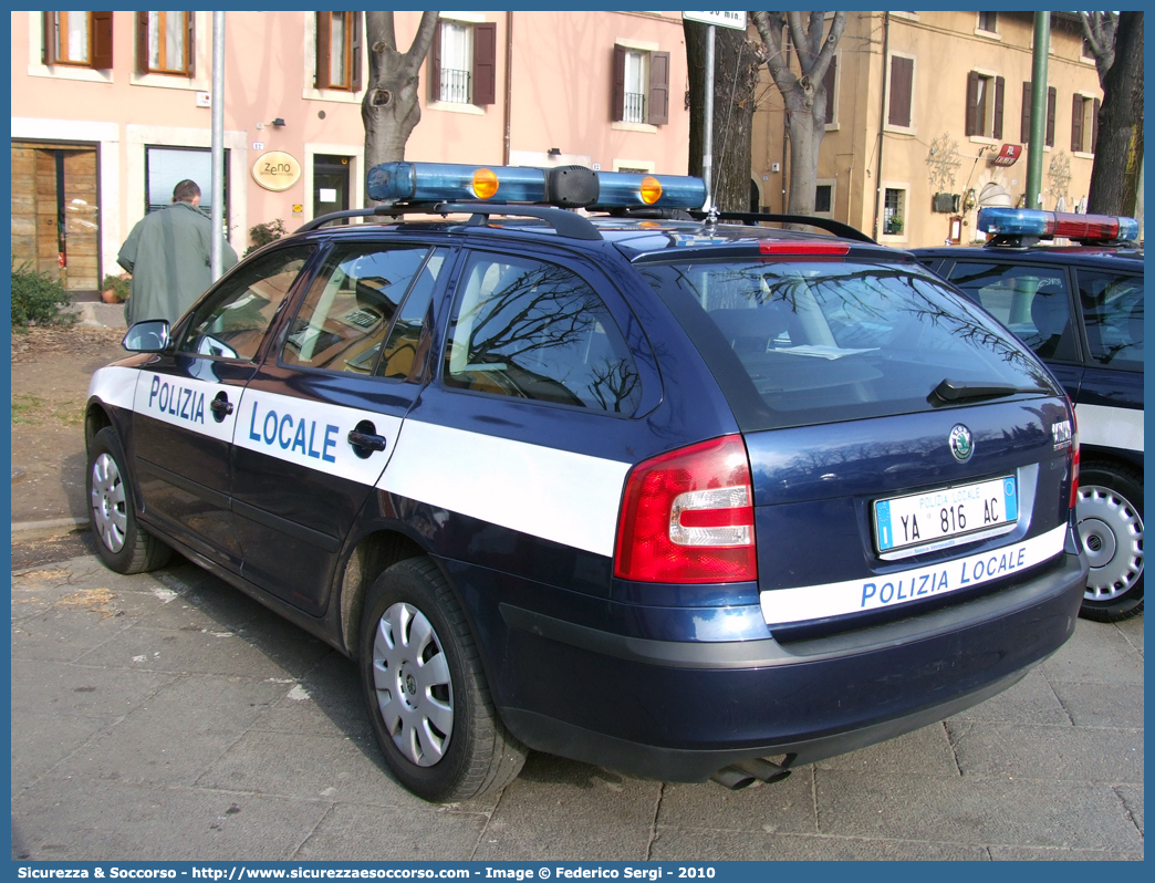 Polizia Locale YA816AC
Polizia Locale
Comune di Verona
Skoda Octavia Wagon II serie
Parole chiave: PL;P.L.;PM;P.M.;Polizia;Locale;Municipale;Verona;Skoda;Octavia;Wagon