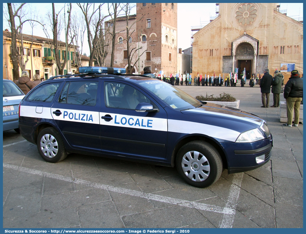 Polizia Locale YA815AC
Polizia Locale
Comune di Verona
Skoda Octavia Wagon II serie
Parole chiave: PL;P.L.;PM;P.M.;Polizia;Locale;Municipale;Verona;Skoda;Octavia;Wagon