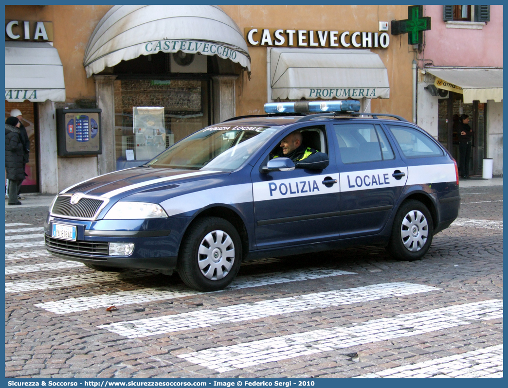 Polizia Locale YA818AC
Polizia Locale
Comune di Verona
Skoda Octavia Wagon II serie
Parole chiave: PL;P.L.;PM;P.M.;Polizia;Locale;Municipale;Verona;Skoda;Octavia;Wagon