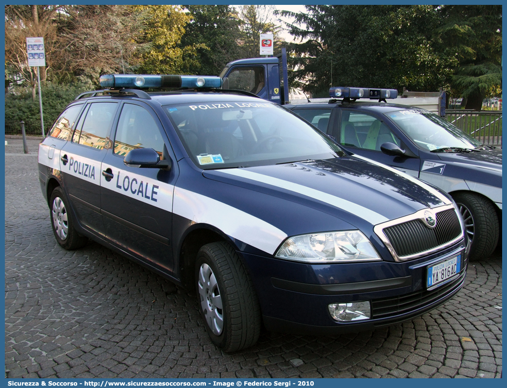 Polizia Locale YA816AC
Polizia Locale
Comune di Verona
Skoda Octavia Wagon II serie
Parole chiave: PL;P.L.;PM;P.M.;Polizia;Locale;Municipale;Verona;Skoda;Octavia;Wagon