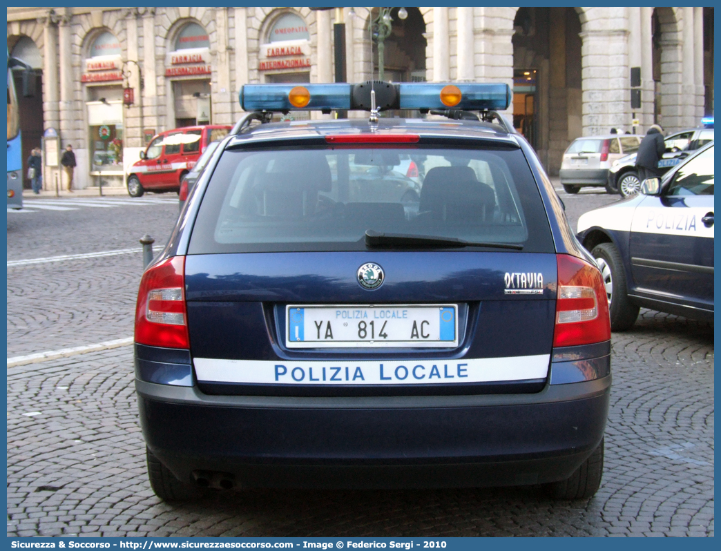 Polizia Locale YA814AC
Polizia Locale
Comune di Verona
Skoda Octavia Wagon II serie
Parole chiave: PL;P.L.;PM;P.M.;Polizia;Locale;Municipale;Verona;Skoda;Octavia;Wagon