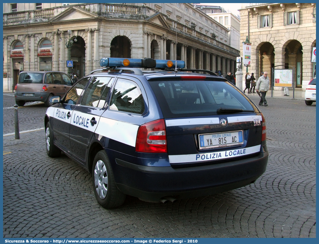 Polizia Locale YA815AC
Polizia Locale
Comune di Verona
Skoda Octavia Wagon II serie
Parole chiave: PL;P.L.;PM;P.M.;Polizia;Locale;Municipale;Verona;Skoda;Octavia;Wagon