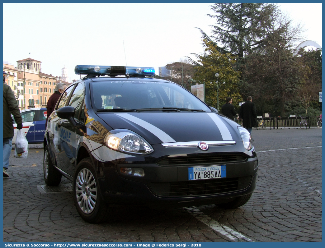 Polizia Locale YA885AA
Polizia Locale
Comune di Verona
Fiat Punto Evo
Parole chiave: Polizia;Locale;Municipale;Verona;Fiat;Punto Evo;YA885AA