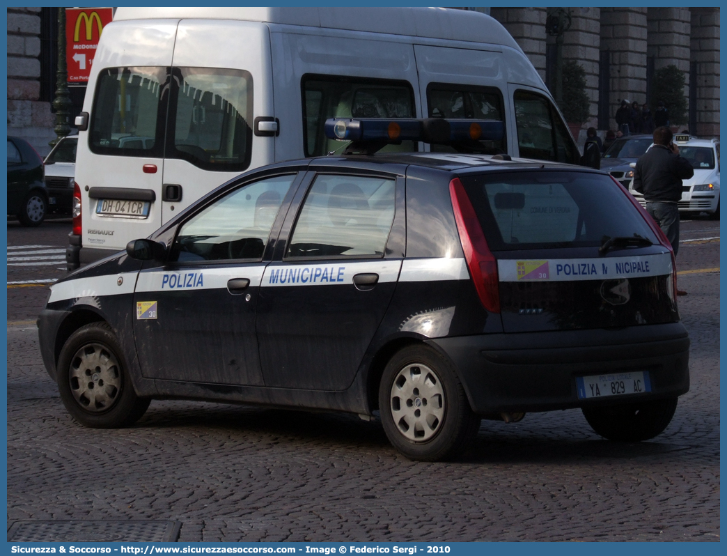 Polizia Locale YA829AC
Polizia Locale
Comune di Verona
Fiat Punto II serie
Parole chiave: Polizia;Locale;Municipale;Verona;Fiat;Punto;YA829AC